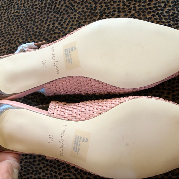 New in box! Beautiful Donald Pliner kitten heel pumps! - Picture 4 of 11